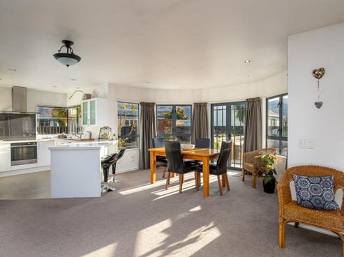 6 Albert Drive, Clyde
