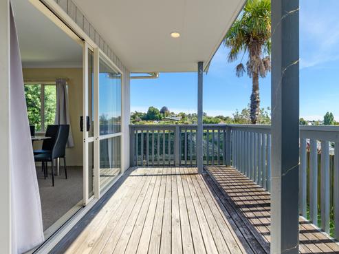 16B Bristol Avenue, Brookfield