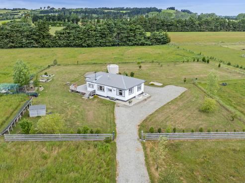 106 Glews Road, Cust