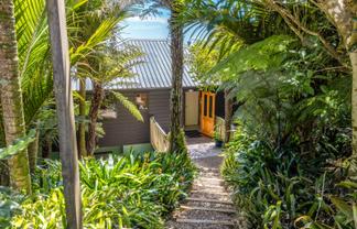 14 Woollams Road, Onetangi