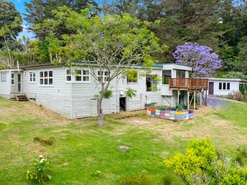 10 Hobbs Road, Matakatia