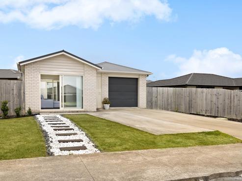 30 Opouatu Avenue, Glenbrook