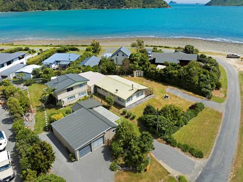 5 The Parade, Okiwi Bay