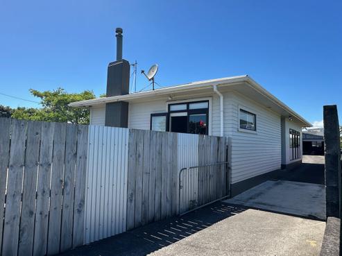 9 Brookes Terrace, Waitara