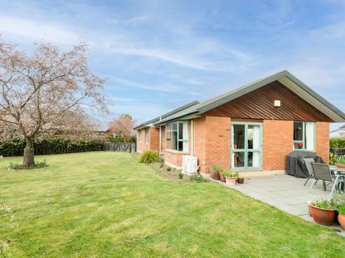 7 Oldham Place, Darfield