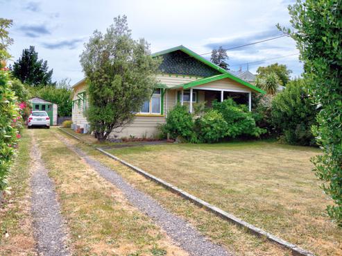 20 Clifton Avenue, Carterton