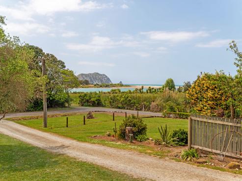 4 Hinekura Road, Tolaga Bay
