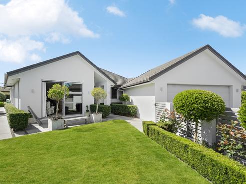 13 Winslow Court, Huntington