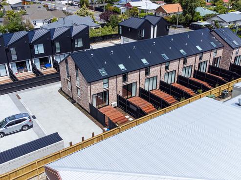 2/196 Hills Road, Edgeware