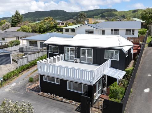 17A The Drive, Tawa