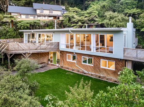 12 Whiorau Grove, Lowry Bay