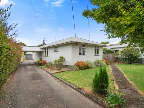100 South Road, Solway