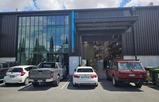 Modern & Central Industrial - 697m2 