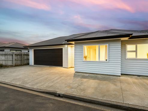 31B Grimsby Grove, Wainuiomata