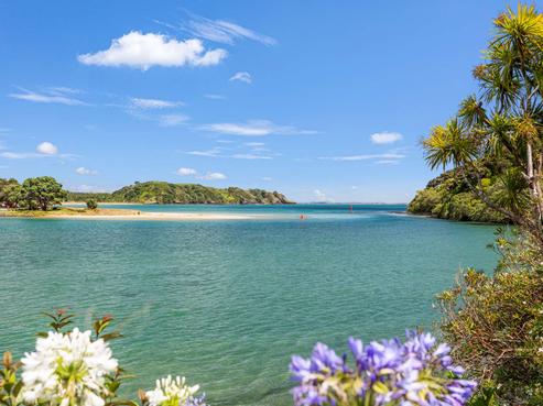 10 Bush Point Road, Cable Bay