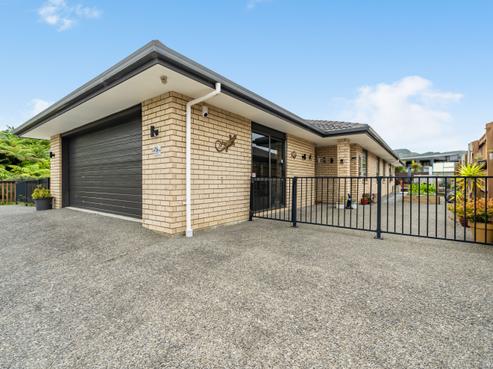 75 Percy Kinsman Crescent, Riverstone Terraces