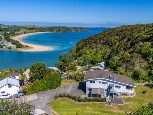 3 Bush Point Road, Cable Bay