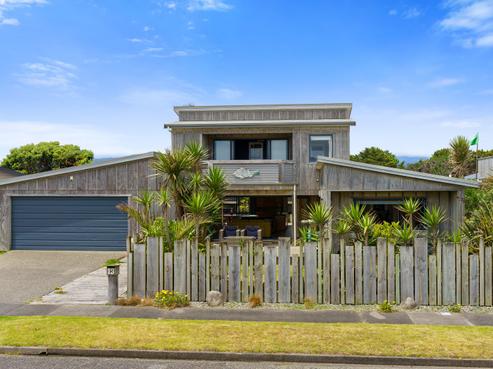 13 Scott Avenue, Otaki Beach