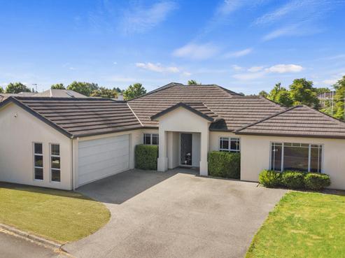 20 Connor Court, Huntington
