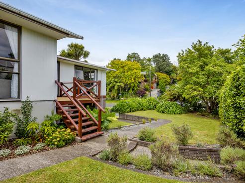 7 Lindaver Grove, Merrilands