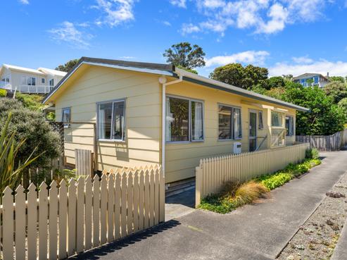 37A The Esplanade, Raumati South