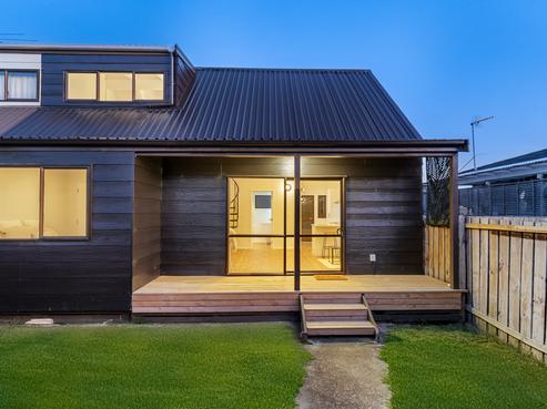 2/24 Great South Road, Papakura