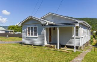 271 Waikawa Road, Waikawa