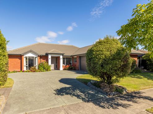 6 Bering Street, Northwood