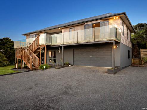 2060 Awhitu Road, Pollok