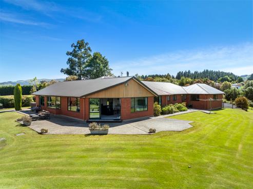 17 Wavy Knowes Drive, Waldronville
