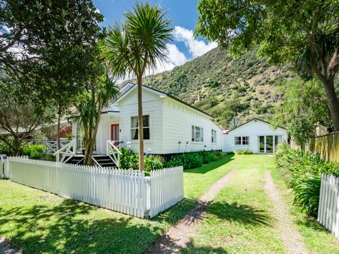 10 Tilley Road, Paekakariki