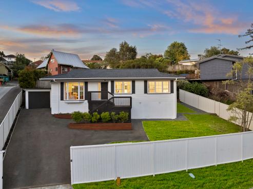 11 West Glade Crescent, Birkenhead