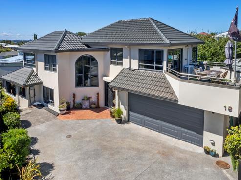 18 Fairlea Road, Te Atatu South
