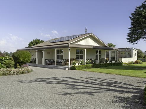 83 Lincoln Road, Carterton