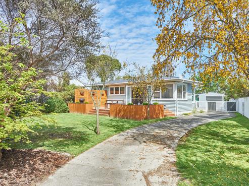 32 Catlins Crescent, Milson