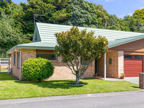 63/42 Main Road, Tawa