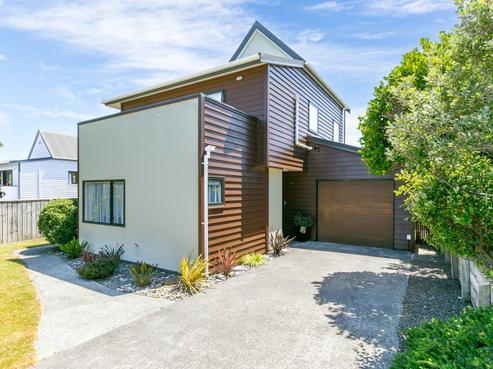 12A Bay Lair Grove, Island Bay