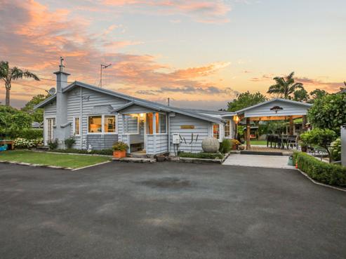 741 River Road, Chartwell