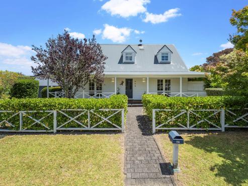 37 Waipuia Place, Greenhithe