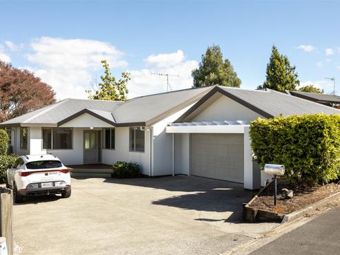 7 Surrey Lane, Glenview