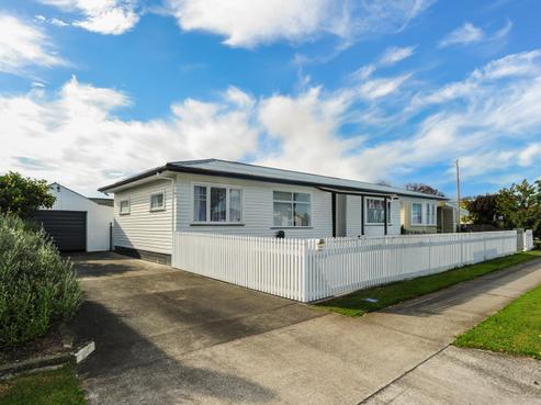 1002 Outram Road, Akina