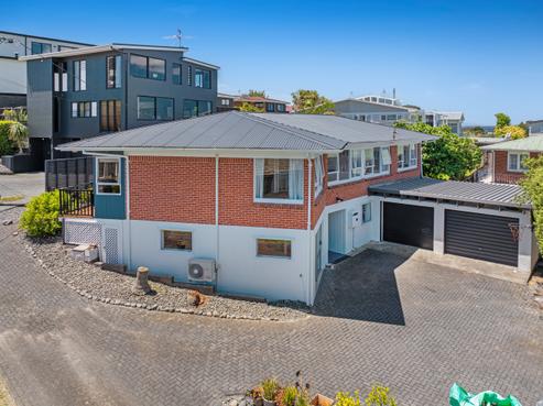 2/83A Pupuke Road, Northcote