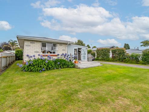 14 Read Crescent, Clive