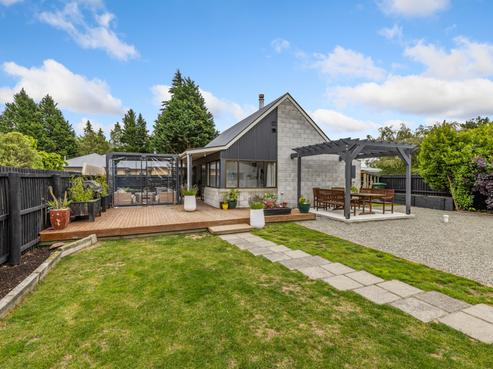 6 Russell Street, Darfield