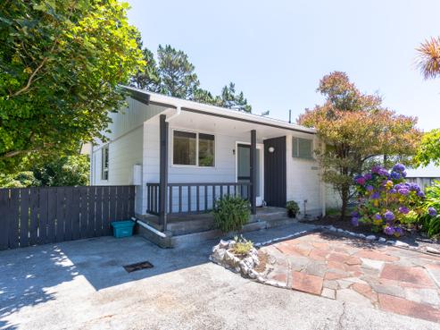 9 Cyril Way, Paparangi
