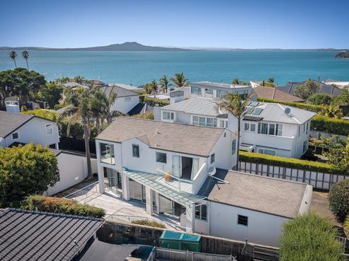2/42 Churchill Road, Murrays Bay