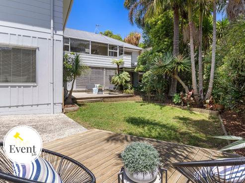982 Beach Road, Torbay
