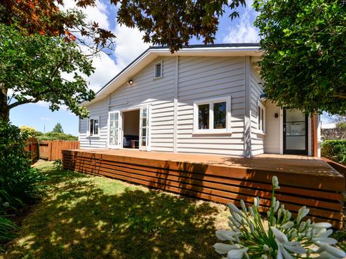 75 Tuhikaramea Road, Dinsdale