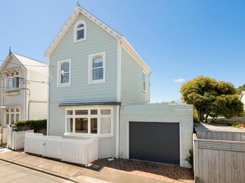 2 Tutchen Avenue, Mount Victoria