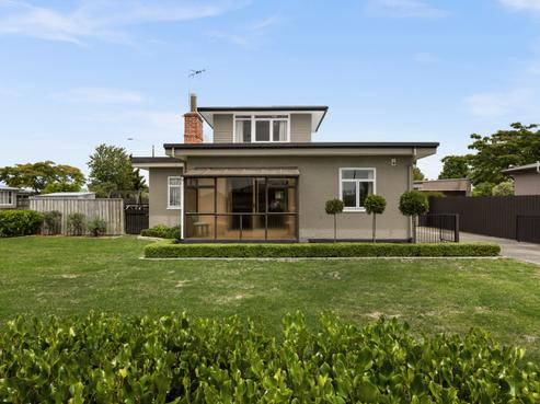915 Lawrence Street, Akina
